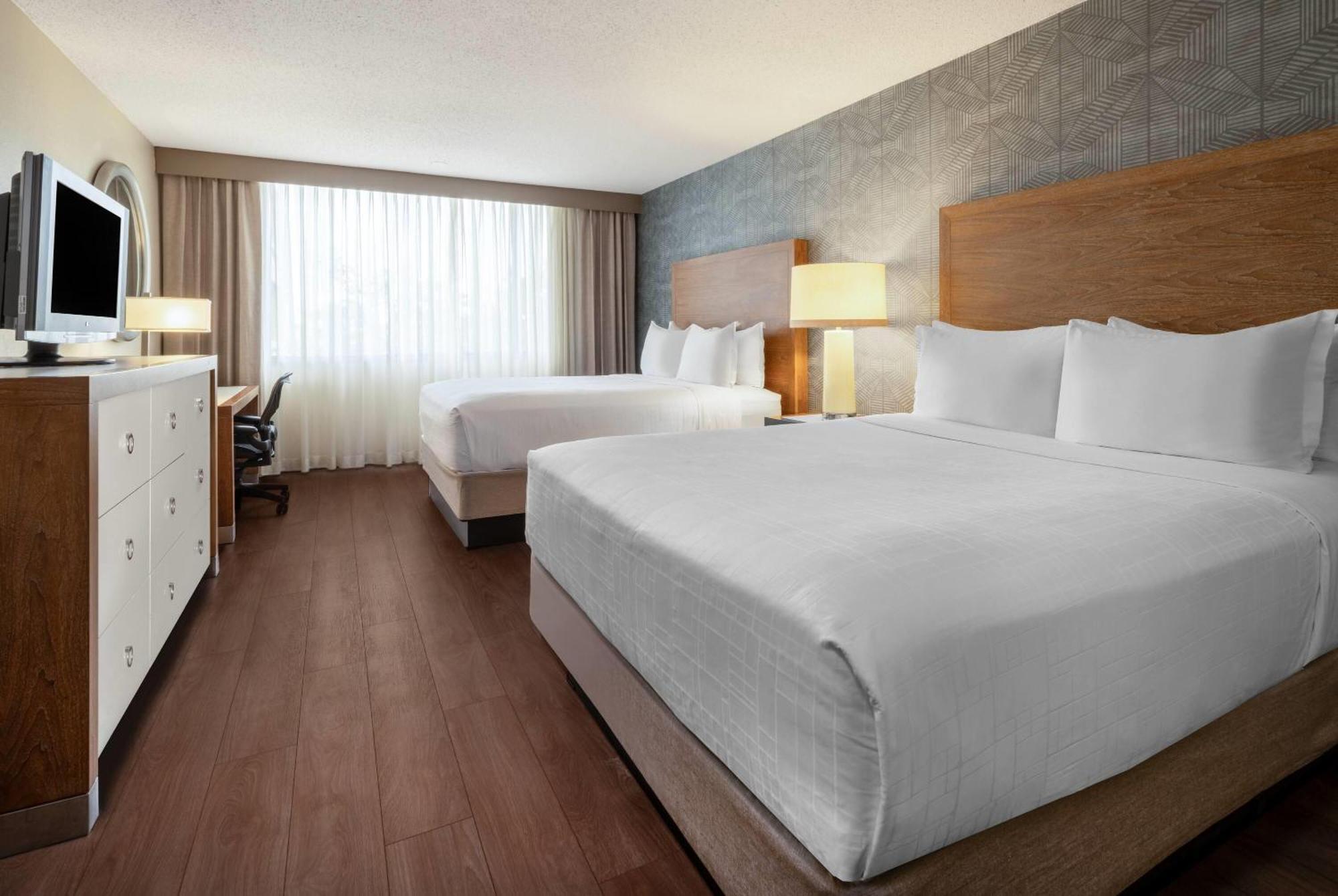 Wyndham Airport Hotel