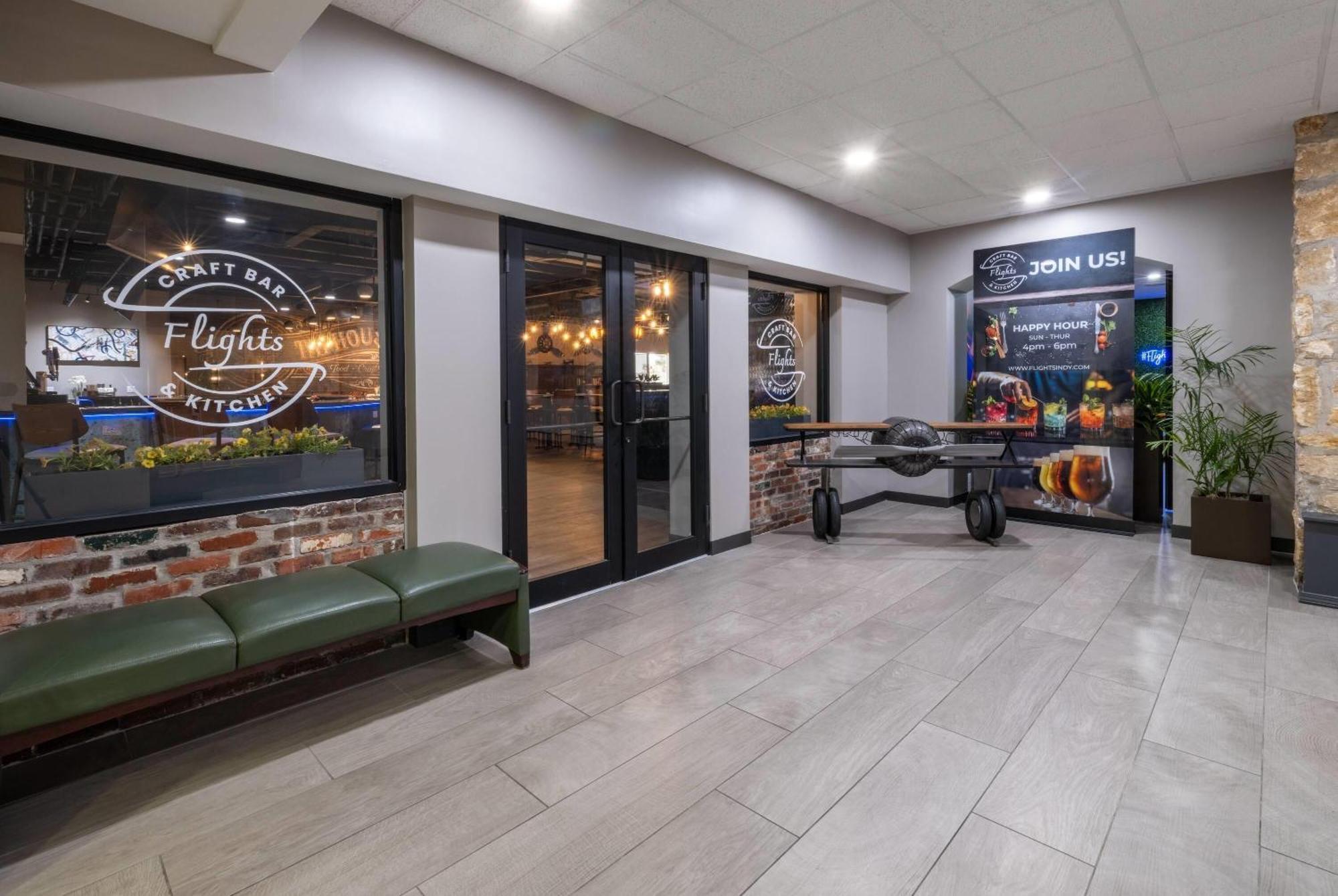 Hotel Wyndham Airport 3*